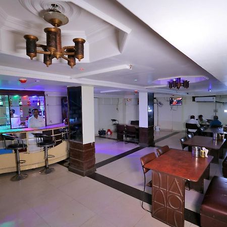 Hotel Paradise Канпур Екстериор снимка